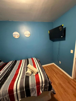 Fidelia Halos Room Queen Bed, Minutes from Newark Liberty International Airport and Newark Penn Station